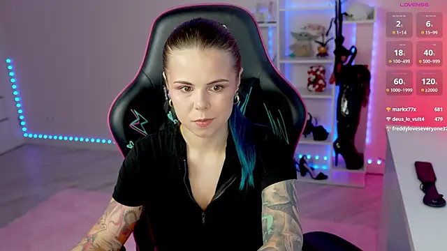 QueenAliceX: онлайн-секс-чат