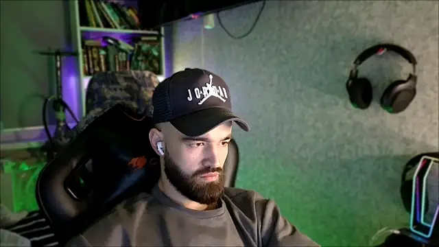 XXX chat uživo modela _Serious_Man