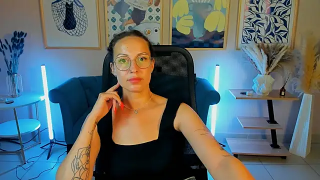 XXX chat uživo modela Charlotte_Hudson