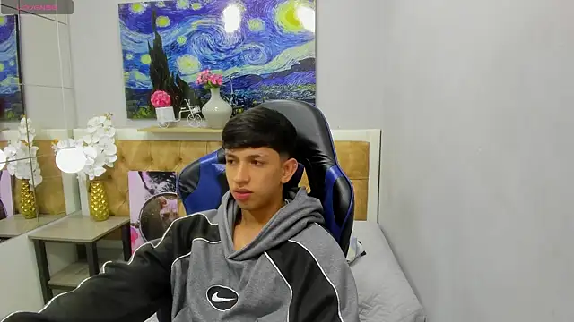 צ'אט XXX בשידור חי של AdrianFranko