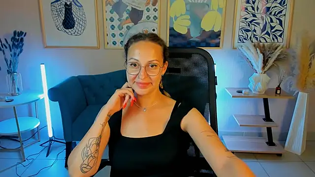XXX chat uživo modela Charlotte_Hudson
