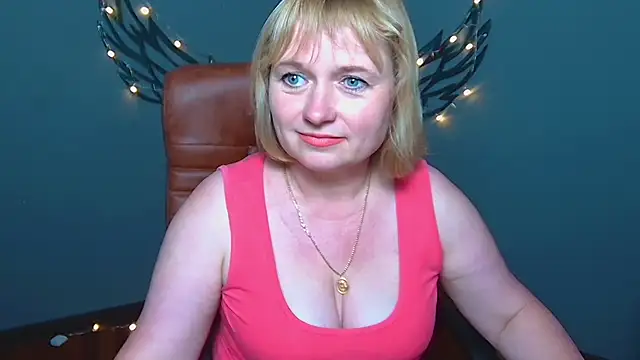 XXX chat uživo modela KiraSmiling