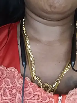 XXX chat uživo modela tamilammukuttyy