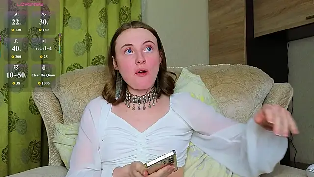Cowell_Adelina élő XXX-chatje