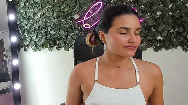 DestinyHills' Live XXX Chat