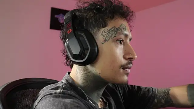 Chat XXX ao vivo de trieone