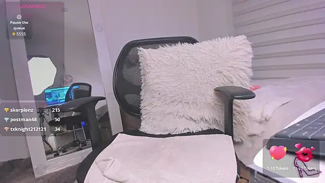 XXX chat uživo modela SharonVelvet