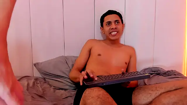 MielAndLeo's Live XXX Chat