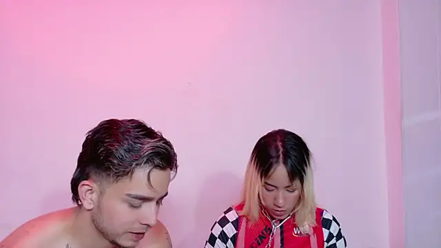 צ'אט XXX בשידור חי של AliceandMax