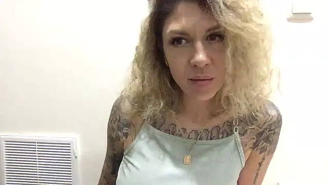 Olyviaa's Live XXX Chat