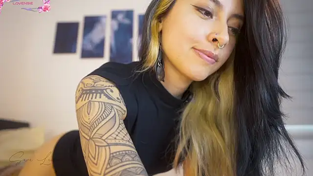 sara-lauren's Live XXX Chat