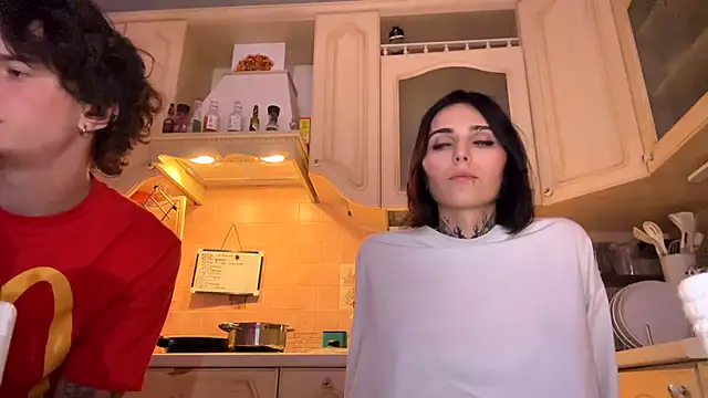 VivianGlow Show in webcam