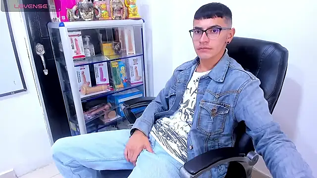 Chat XXX en directo de Alexx_bigcockk