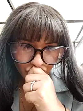 Emily-7 Live XXX-chat
