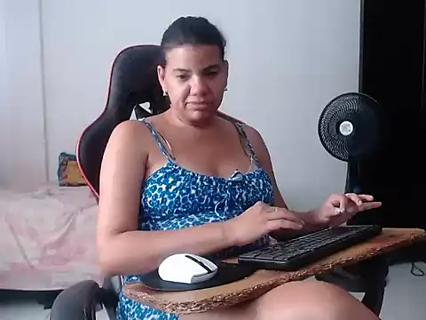 Adriana_0312: онлайн-секс-чат