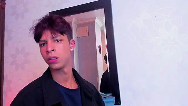 צ'אט XXX בשידור חי של Ethan_qop