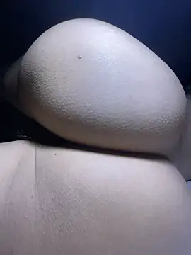 iu_uzZのライブXXXチャット
