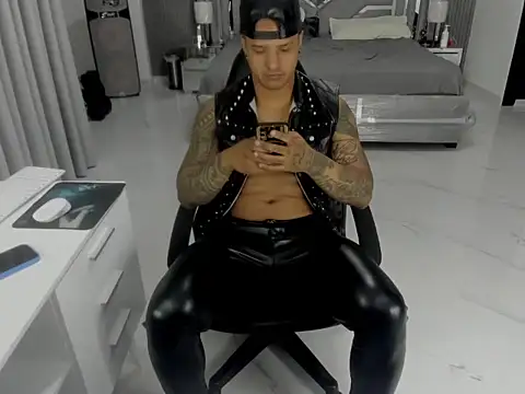 master_leather Chat XXX in diretta