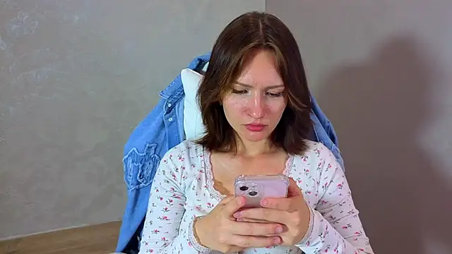 Emmiennova Adlı Modelin Canlı XXX Sohbeti