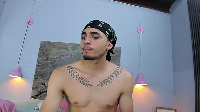 XXX chat uživo modela James-06