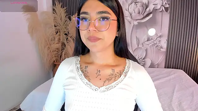 RoseCassie Adlı Modelin Canlı XXX Sohbeti