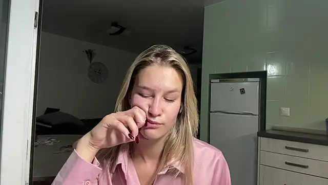 XXX chat uživo modela CryBaabyy
