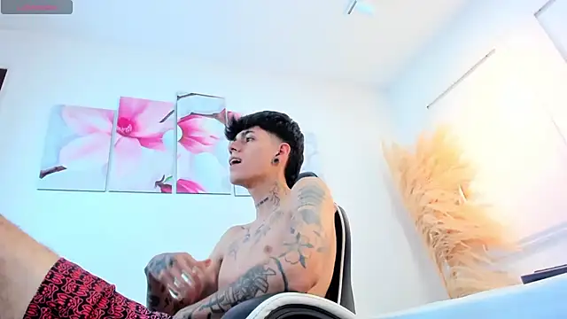 Tommy_valverde Adlı Modelin Canlı XXX Sohbeti