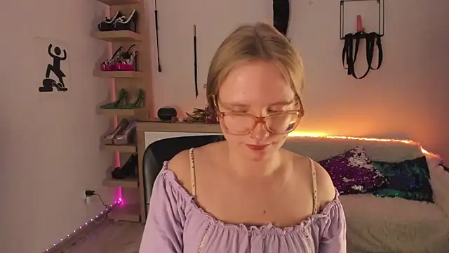 XXX chat uživo modela NancyHottie