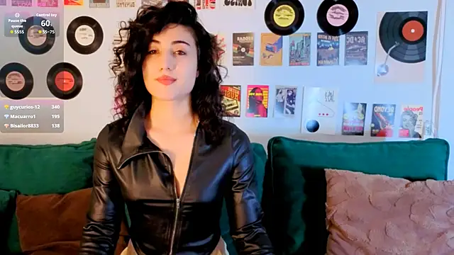 Maya_Rogerss Adlı Modelin Canlı XXX Sohbeti