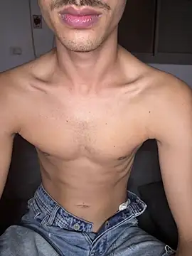 دردشة AdrianAfterDark الجنسية المباشرة