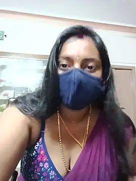 XXX chat uživo modela laxi_tamilponnu