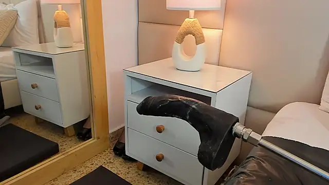 XXX chat uživo modela AntoniaRoss_