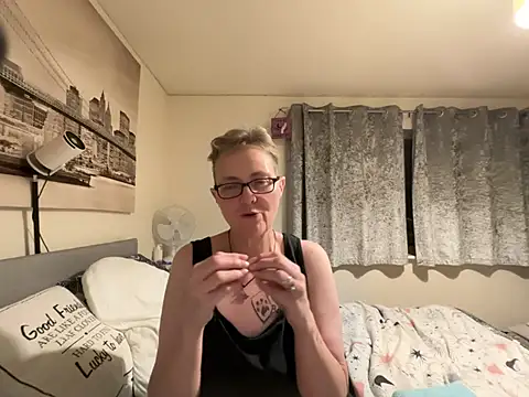 Curvy-Jinx – Live XXX-chat