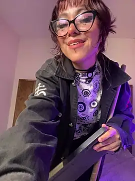 XXX chat uživo modela purplebunny_69