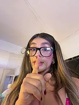Holly_Brensonexx_ Chat XXX in diretta