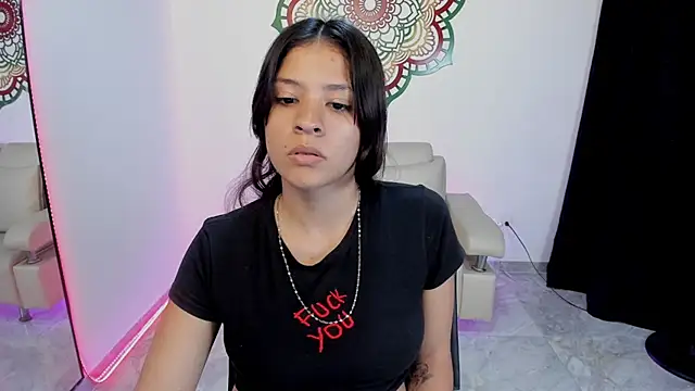 Candy_fox_19 Chat XXX in diretta