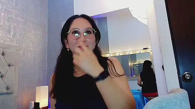 Chatroom XXX en direct de Antonella_Saa