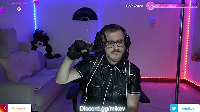 Mikev live XXX chat