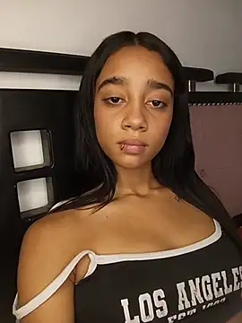Zoe_Sweett18's Live XXX Chat