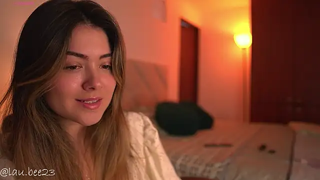 Lau_Bee Adlı Modelin Canlı XXX Sohbeti