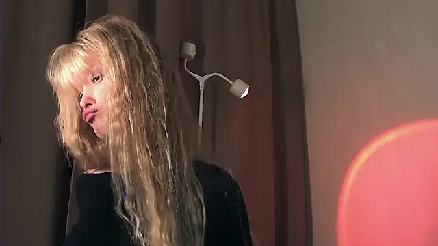 צ'אט XXX בשידור חי של BellaSecrettt