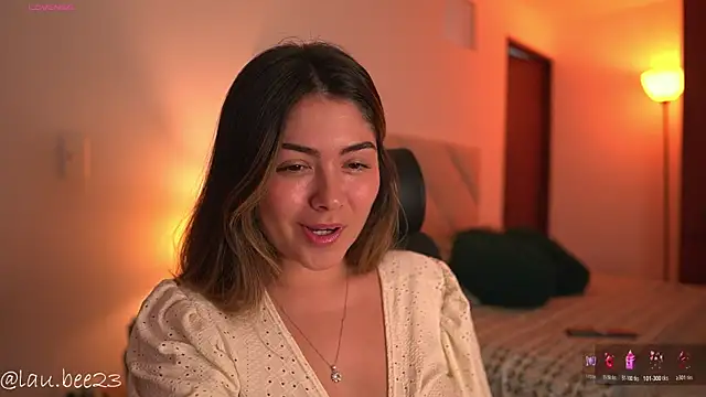 Lau_Bee Adlı Modelin Canlı XXX Sohbeti