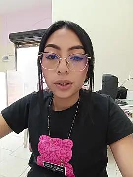 CrystalRouse19's Live XXX Chat