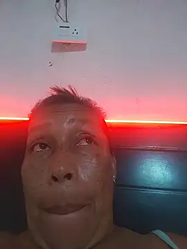Chatroom XXX en direct de Bella-Milf_