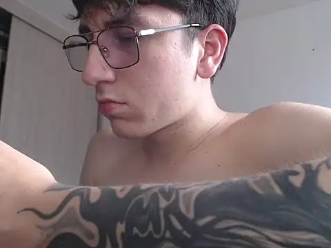 IfindSlav3's Live XXX Chat