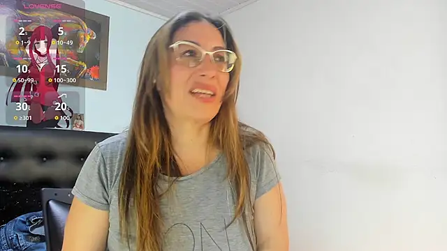 Show modela kaylaMinov_ na web-kameri