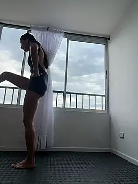 XXX chat uživo modela Ema_Rose_