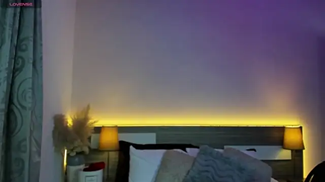 XXX chat uživo modela ZarahFoxx