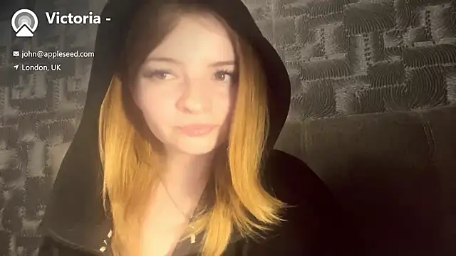 XXX chat uživo modela Elirya