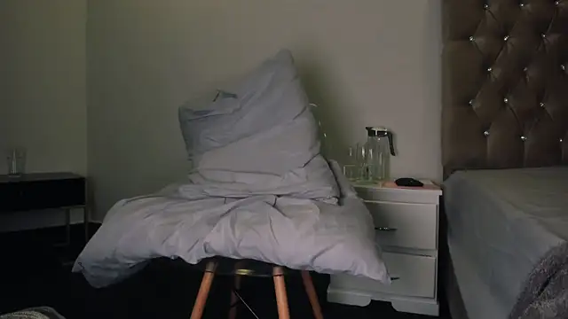 XXX chat uživo modela Monoskyler